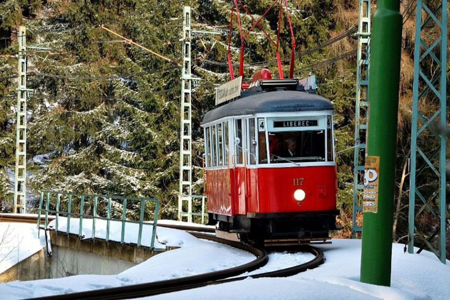 Meziměstská tramvaj Liberec–Jablonec zdražila, nabízí výhody pro veterány