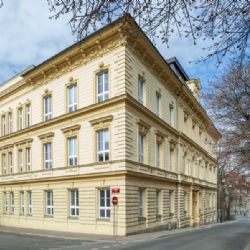 Konec funkčního období pro 28 ředitelů škol: Kraj vyhlašuje nová výběrová řízení