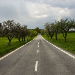 Rekonstrukce silnic v regionu: vybráno více firem, soutěží nové zakázky