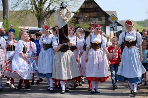 Foto: Velikonoční oslavy v kraji: zpěv, tanec a rozloučení se smrtí