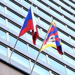 Tibetská vlajka opět zavlála na Libereckém krajském úřadu