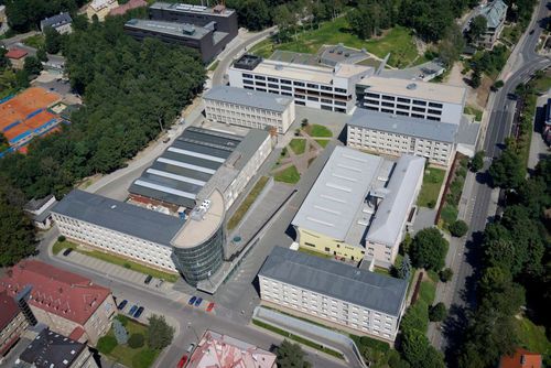 obrázek:U Technické univerzity již težko zaparkujete