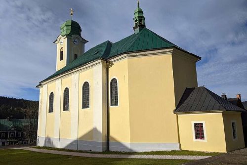 Foto: Kostelní opravy zachraňují dědictví: římsa letos, varhany příští rok