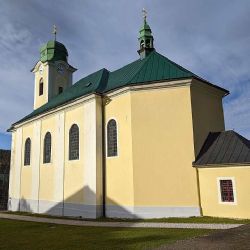 Kostelní opravy zachraňují dědictví: římsa letos, varhany příští rok