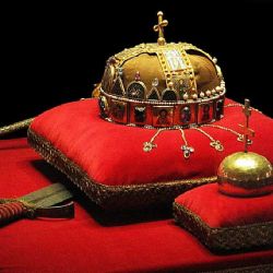 Replika Svatoštěpánské koruny vystavena v Turnově